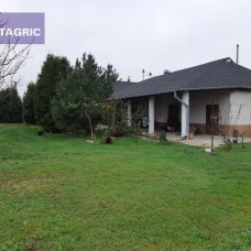 3393 - Na predaj čiastočne obnovený rodinný dom na polosamote v obci Vrbová nad Váhom