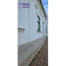 2 izbový byt na prenájom po kompletnej rekonštrukcii v starom meštianskom dome v centre mesta