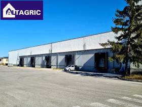 Skladové priestory na prenájom v meste Nové Zámky - 931 m2, 5000 m2 (možnosť prenájmu aj menšej časti)