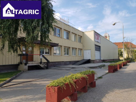 Komerčný areál v širšom centre Komárna – bývalá tlačiareň s veľkým potenciálom